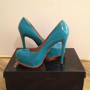 Pour La Victoire Irina Pumps