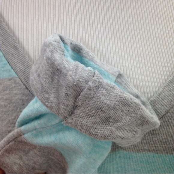 SOLD Aritzia Stripe V-neck Sweater 3/4 Sleeve - Picture 3 of 3