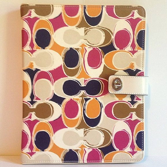 ⛔️hold⛔️ New Coach turn lock iPad case