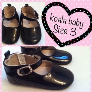 Girls infant shoes
