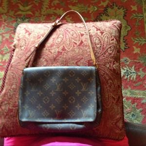 Louis Vuitton purse 100% Authentic