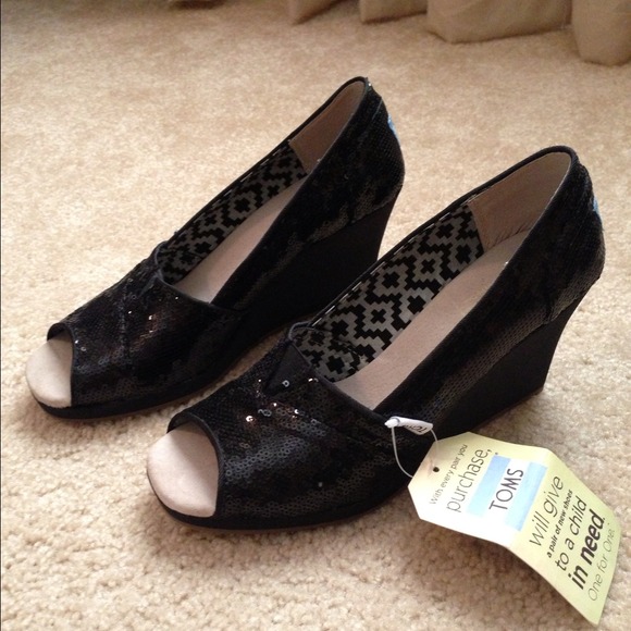 ❤️Reduced❤️ Brand new! TOMS black sequin wedges!