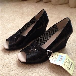 ❤️Reduced❤️ Brand new! TOMS black sequin wedges!