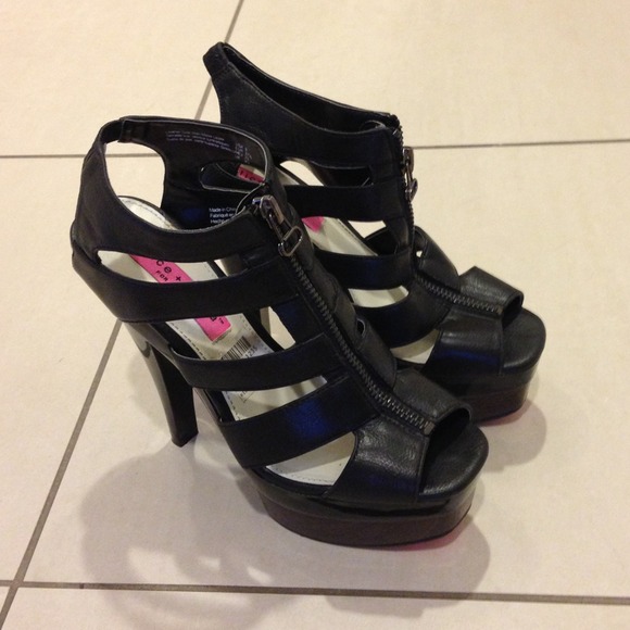 Alice and Olivia for Payless platform sandals