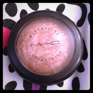 *HOLD for @sashab* MAC Mineralize Skinfinish