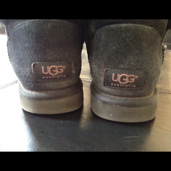 Black baily button uggs