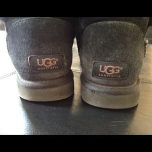 Black baily button uggs