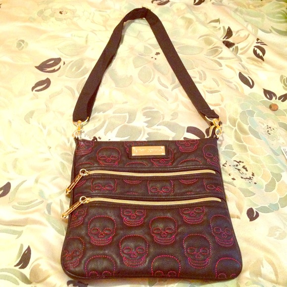 Betsey Johnson faux leather pink skull purse 💀💕