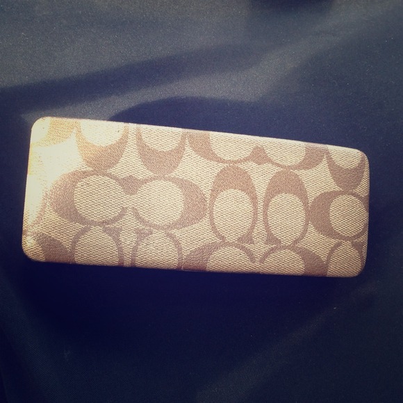 💯% authentic Coach case