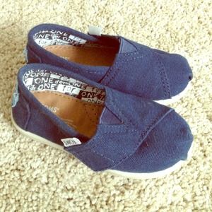 Toddler navy blue Toms size T6