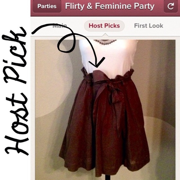 ///SOLD in Bundle/// 🎉HP🎉 Flowy tie-front skirt