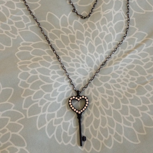 🚫SOLD IN BUNDLE🚫Heart key necklace