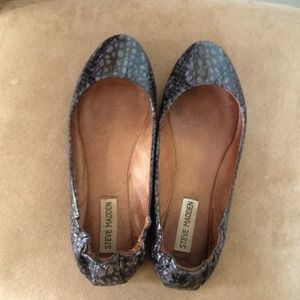 Steve Madden W8 reptile print ballet flats
