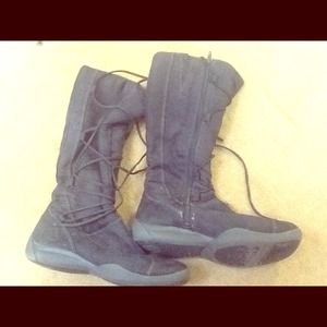 Black Air Walk flat boots! Comfortable!!!!