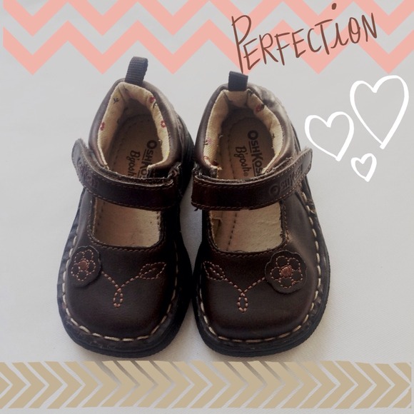 ⬇️Baby girls brown Mary Jane shoes size 5
