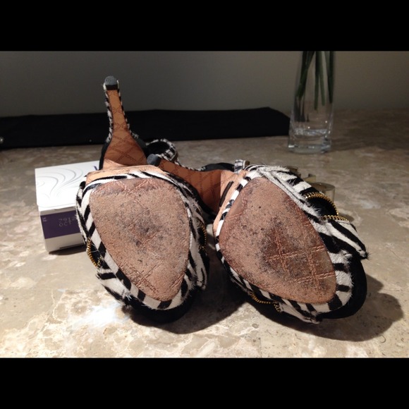 L.A.M.B. zebra stripe stiletto - Picture 4 of 4