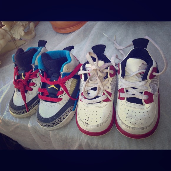 🚫sold🚫Bundle of 2 jordans sneakers