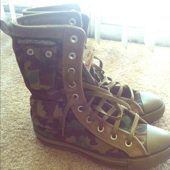 SOLD 💗 X-Hi Camouflage Converses! 💗