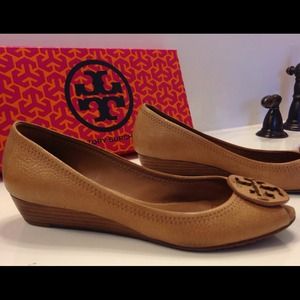 Tory Burch- Gently Used.❤️JUST LOWERED PRICE!!❤️