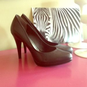 Black Nine West heels