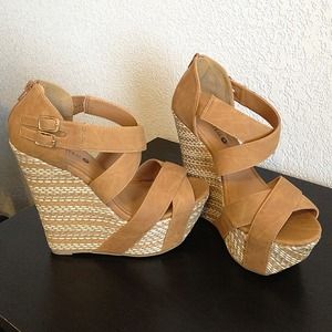 SOLD 🎀 Body Central Wedges 🎀