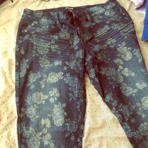 Jeans with cute flower pattern!!
