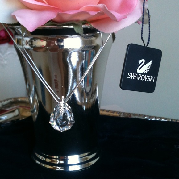 HELLO GORGEOUS | Swarovski Crystal Pave Necklace - Picture 2 of 5