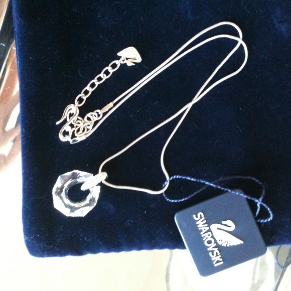 HELLO GORGEOUS | Swarovski Crystal Pave Necklace - Picture 4 of 5