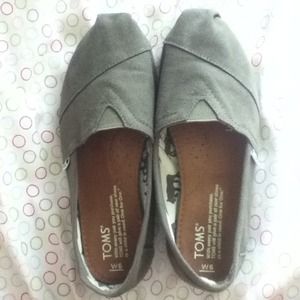 *RESERVED* Olive TOMS