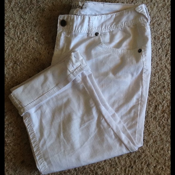 Maurices White Denim Capri!