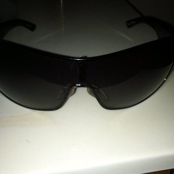 Gucci Black Frame Sunglasses main image 4