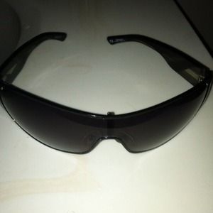 Gucci Black Frame Sunglasses