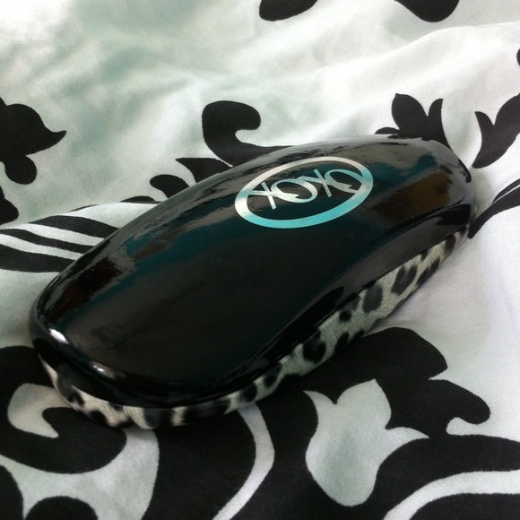 XOXO- glasses case!