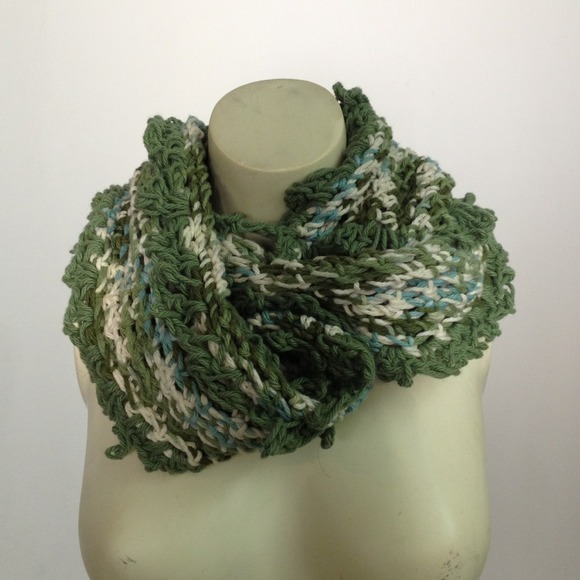 🌟BOGO 1/2 off🌟 Handmade chunky scarf - Picture 3 of 3