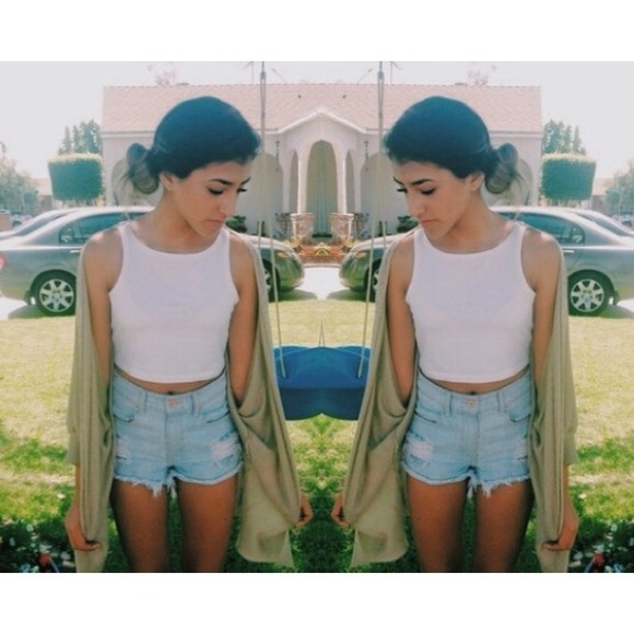 SOLD ON VINTED❤️ WHITE CROP TOP😻❤️