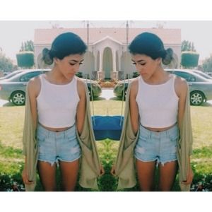 SOLD ON VINTED❤️ WHITE CROP TOP😻❤️