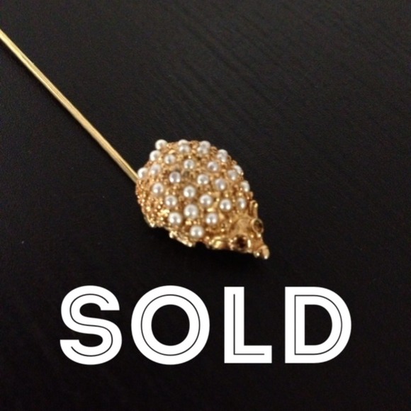 🐱SOLD🐱 Vintage porcupine broach pin