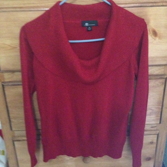 Sweaters - Very pretty Sweater perfect for Christmas time