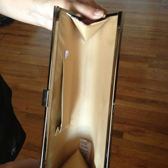 Flower with sequins clutch pursue NWOT - Picture 2 of 2