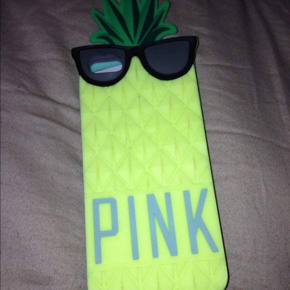 🍍Victoria's Secret Pineapple iPhone 5 case!