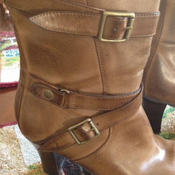 Nice brown boots - Picture 2 of 4