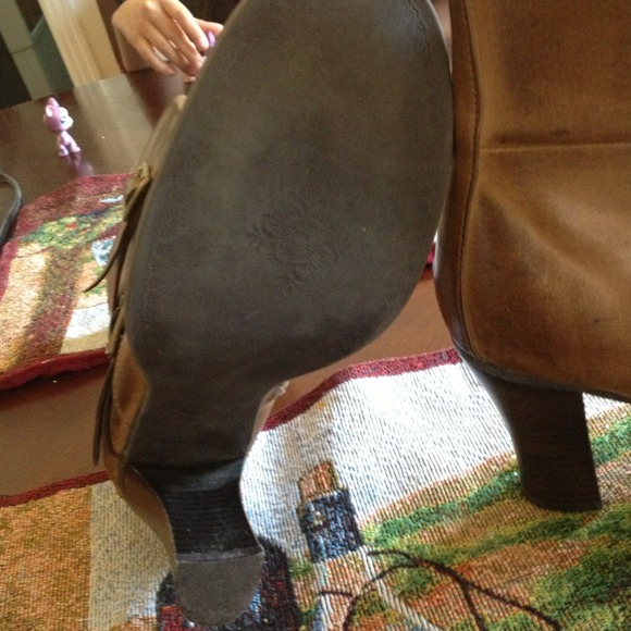 Nice brown boots - Picture 3 of 4