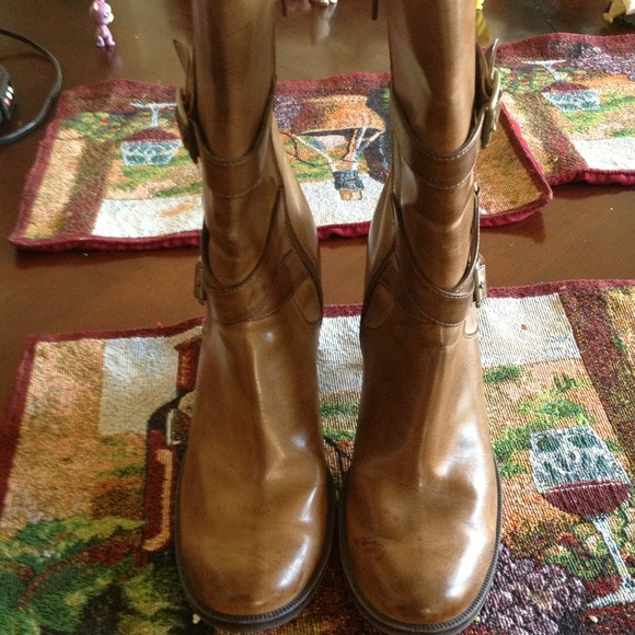 Nice brown boots - Picture 4 of 4