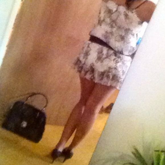 REDUCED PRICE!!! Stylish fluttery dress - Picture 4 of 4