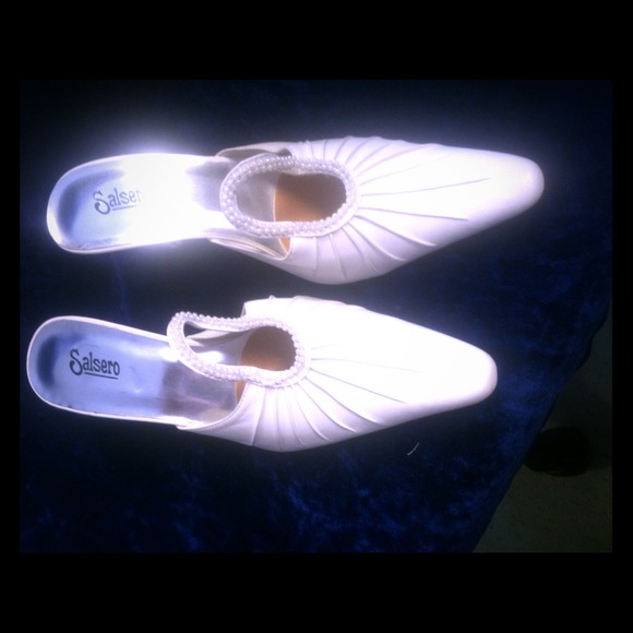 9Wide white pearl dress shoes