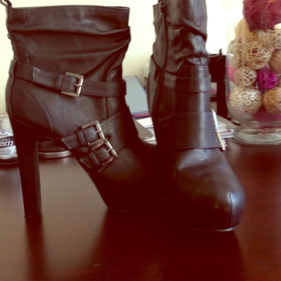 Reserved for @nsandy until Friday Guess  Booties