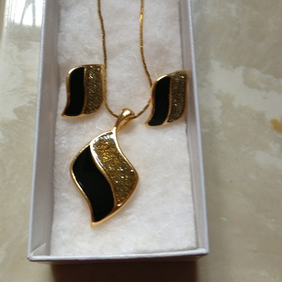 Necklace and earring set gold filled - Picture 1 of 2