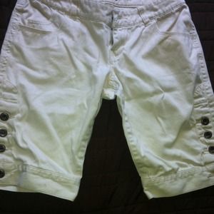 G by guess creamy color shorts!!