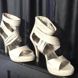 Neutral color open toe with layered straps