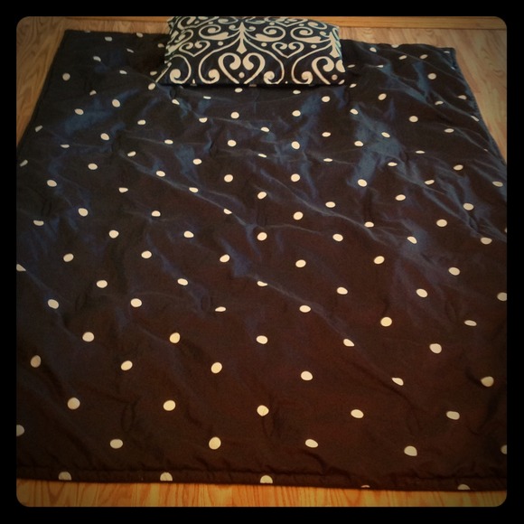 Super cute twin comforter and sham
